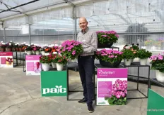 Jörg Mehle of Elsner PAC presenting the Pinkerbell. This geranium does not need any cooling and flowers all summer long. It is said to be the most heat tolerant regal geranium. Click here for the enlarged picture. Nice to mention is that this German breeding company is celebrating its 130th anniversary this year and is still a family business.
